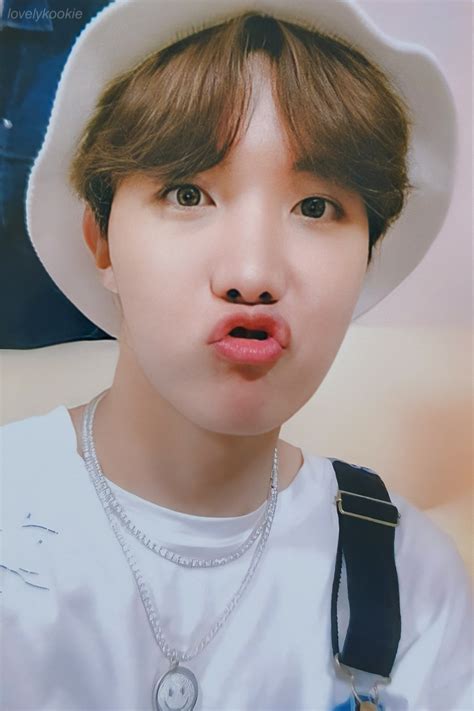 j hope cute pics.